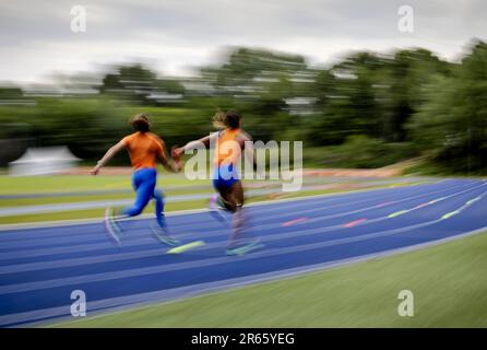 ARNHEM - image atmosphérique lors d'un entraînement des coureurs relais 4x100 à Papendal. ANP ROBIN VAN LONKHUIJSEN Banque D'Images