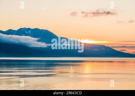 Photographie de paysage de la beauté naturelle dans les eaux le long de la côte ouest de l'Alaska Banque D'Images