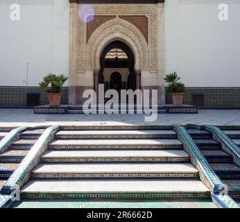 Entrée de la Grande Mosquée de Paris pleine de magnifiques mosaïques Banque D'Images