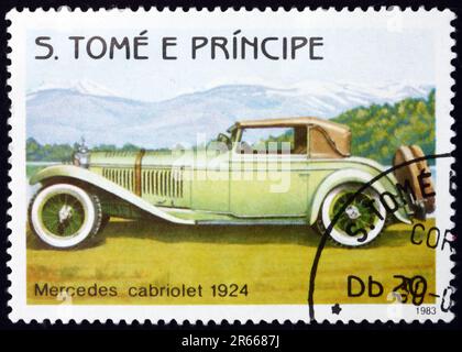 SAO TOMÉ ET PRINIPE - VERS 1983: Un timbre imprimé à Sao Tomé et principe montre Mercedes Cabriolet, 1924, automobile, vers 1983 Banque D'Images