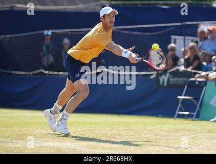 Andy Murray en action lors de leur match contre la BU Yunchaokete (non représenté) le troisième jour du trophée Lexus Surbiton 2023 au club de remise en forme et de racket de Surbiton, Londres. Date de la photo: Mercredi 7 juin 2023. Banque D'Images