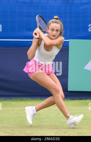 Isabelle Lacy (GBR) jouant au premier tour du Trophée Surbiton, Londres, 6th juin 2023. Elle a battu la troisième graine Madison Brengle (USA) Banque D'Images