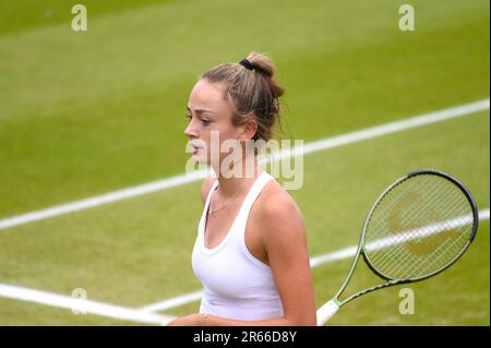 Isabelle Lacy (GBR) jouant au premier tour du Trophée Surbiton, Londres, 6th juin 2023. Elle a battu la troisième graine Madison Brengle (USA) Banque D'Images