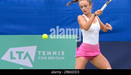 Isabelle Lacy (GBR) jouant au premier tour du Trophée Surbiton, Londres, 6th juin 2023. Elle a battu la troisième graine Madison Brengle (USA) Banque D'Images