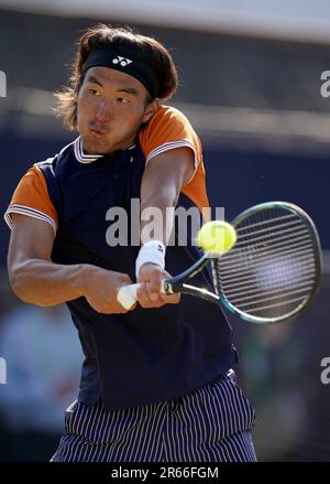 BU Yunchaokete en action lors de leur match contre Andy Murray (non représenté) le troisième jour du trophée Lexus Surbiton 2023 au club de remise en forme et de racket de Surbiton, Londres. Date de la photo: Mercredi 7 juin 2023. Banque D'Images