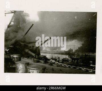 SS Photographer Blaurock, France, Finlande 1942-44 SS Soldier portraits photos, scutling de la flotte française à Toulon en novembre 1942, a capturé le canon antiaérien russe Gebirgsjäger Regiment 11 'Reinhard Heydrich' dans l'entraînement sur le terrain, les activités quotidiennes et récréatives, le défilé, les activités, l'unité d'artillerie lourde Banque D'Images