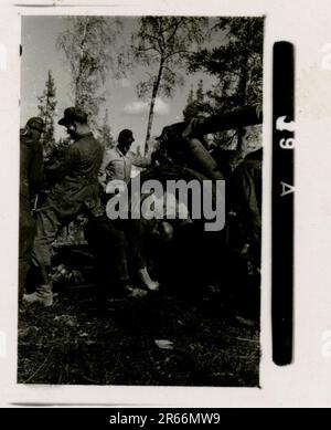 SS Photographer Blaurock, France, Finlande 1942-44 SS Soldier portraits photos, scutling de la flotte française à Toulon en novembre 1942, a capturé le canon antiaérien russe Gebirgsjäger Regiment 11 'Reinhard Heydrich' dans l'entraînement sur le terrain, les activités quotidiennes et récréatives, le défilé, les activités, l'unité d'artillerie lourde Banque D'Images