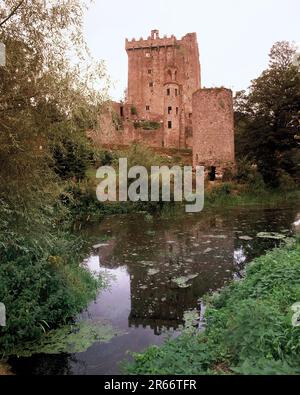 Irlande. Comté de Cork. Château de Blarney et douves. Banque D'Images