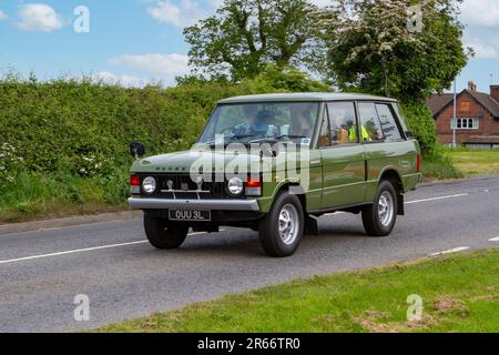 Années 1972 70 seventies Land Rover Green Petrol 3528 cc voyageant g à Congleton, Royaume-Uni Banque D'Images