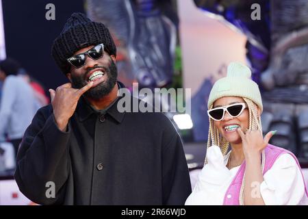 Tobe Nwigwe (à gauche) et Martica 'Fat' Nwigwe participent à la première de Transformers: Rise of the Beasts à Cineworld Leicester Square, dans le centre de Londres. Date de la photo: Mercredi 7 juin 2023. Banque D'Images