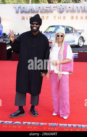 Tobe Nwigwe (à gauche) et Martica 'Fat' Nwigwe participent à la première de Transformers: Rise of the Beasts à Cineworld Leicester Square, dans le centre de Londres. Date de la photo: Mercredi 7 juin 2023. Banque D'Images