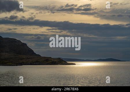 La côte ouest de l'Écosse près d'Ullapool depuis le ferry pour voitures Lewis Banque D'Images