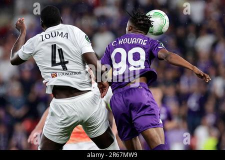 Prague, République tchèque. 07th juin 2023. Kurt Zouma de West Ham United et Christian Kouame de ACF Fiorentina se disputent le ballon lors de la finale de la Ligue de la Conférence entre ACF Fiorentina et West Ham United FC au stade Eden Arena de Prague (République tchèque), 7 juin 2023. Credit: Insidefoto di andrea staccioli/Alamy Live News Banque D'Images