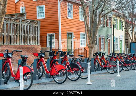 Stand de vélo partagé dans le quartier de Georgetown, Washington DC, États-Unis. Banque D'Images