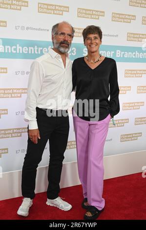 Cologne, Allemagne. 06th juin 2023. L'acteur Christoph Maria Herbst et son épouse Gisi Herbst viennent à la réunion d'été 2023 de la NRW film and Media Foundation crédit: Horst Galuschka/dpa/Alay Live News Banque D'Images