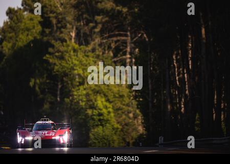 311 DERANI Luis Felipe (BRA), SIMS Alexander (gbr), AITKEN Jack (gbr), action Express Racing, Cadillac V-Series.R, Action pendant les séances de qualification et les pratiques libres des 24 heures du Mans 2023 sur le circuit des 24 heures du Mans sur 7 juin 2023 au Mans, France - photo Germain Hazard/DPPI crédit: DPPI Media/Alay Live News Banque D'Images