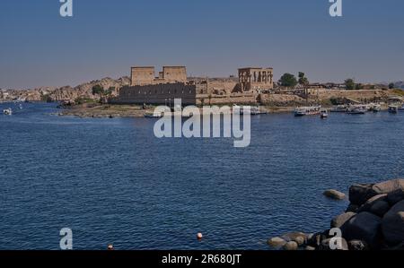 Complexe de temples de Philae, complexe de temples situé sur une île, dans le réservoir du barrage d'Assouan Low, en aval du barrage d'Assouan et du lac Nasser, en Égypte. Banque D'Images