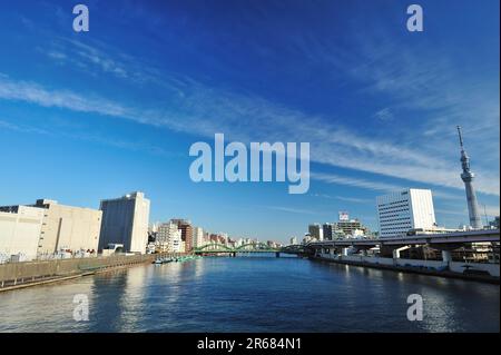 Rivière Sumida et Sky Tree de Tokyo vus depuis le pont Kuramae Banque D'Images