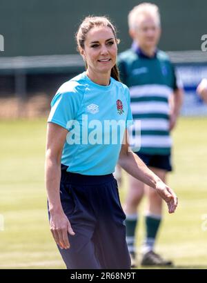 Maidenhead, Angleterre. ROYAUME-UNI. 07 juin 2023. Catherine, princesse de Galles, participe à des exercices de rugby lorsqu'elle visite le club de rugby de Maidenhead pour discuter de la campagne Shaping US et du rôle que la communauté joue dans le soutien aux enfants. Credit: Anwar Hussein/Alay Live News Banque D'Images