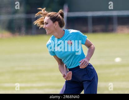 Maidenhead, Angleterre. ROYAUME-UNI. 07 juin 2023. Catherine, princesse de Galles, participe à des exercices de rugby lorsqu'elle visite le club de rugby de Maidenhead pour discuter de la campagne Shaping US et du rôle que la communauté joue dans le soutien aux enfants. Credit: Anwar Hussein/Alay Live News Banque D'Images