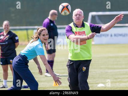 Maidenhead, Angleterre. ROYAUME-UNI. 07 juin 2023. Catherine, princesse de Galles, participe à des exercices de rugby lorsqu'elle visite le club de rugby de Maidenhead pour discuter de la campagne Shaping US et du rôle que la communauté joue dans le soutien aux enfants. Credit: Anwar Hussein/Alay Live News Banque D'Images