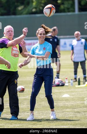 Maidenhead, Angleterre. ROYAUME-UNI. 07 juin 2023. Catherine, princesse de Galles, participe à des exercices de rugby lorsqu'elle visite le club de rugby de Maidenhead pour discuter de la campagne Shaping US et du rôle que la communauté joue dans le soutien aux enfants. Credit: Anwar Hussein/Alay Live News Banque D'Images