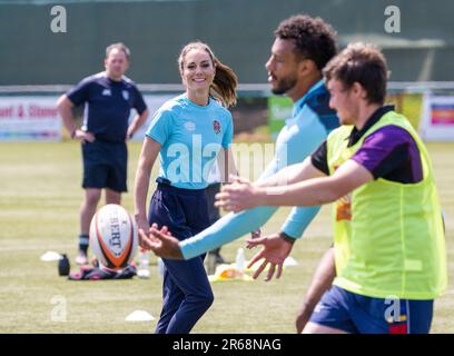 Maidenhead, Angleterre. ROYAUME-UNI. 07 juin 2023. Catherine, princesse de Galles, participe à des exercices de rugby lorsqu'elle visite le club de rugby de Maidenhead pour discuter de la campagne Shaping US et du rôle que la communauté joue dans le soutien aux enfants. Credit: Anwar Hussein/Alay Live News Banque D'Images