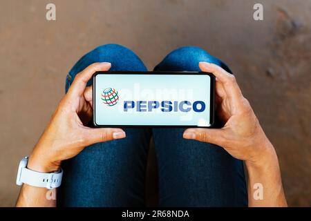 Brésil. 7th juin 2023. Dans cette illustration, le logo PepsiCo s'affiche sur l'écran d'un smartphone. (Credit image: © Rafael Henrique/SOPA Images via ZUMA Press Wire) USAGE ÉDITORIAL SEULEMENT! Non destiné À un usage commercial ! Banque D'Images