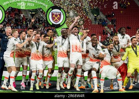 Prague, République tchèque. 07th juin 2023. Le capitaine Declan Rice de West Ham United peut relever le trophée en tant que vainqueur de la finale de l'UEFA Europa Conference League entre Fiorentina et West Ham United à l'Eden Arena de Prague. Credit: Gonzales photo/Alamy Live News Banque D'Images