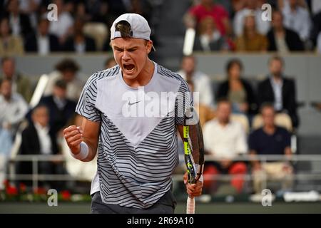 Paris, France. 7th juin 2023. Holger Rune réagit lors du match de quart-finale masculin entre Casper Ruud de Norvège et Holger Rune du Danemark lors du tournoi de tennis ouvert à Roland Garros à Paris, en France, sur 7 juin 2023. Crédit: Julien Mattia/Xinhua/Alay Live News Banque D'Images