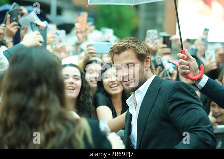 Madrid, Espagne. 07th juin 2023. L'acteur australien Chris Hemsworth se fait une vague lorsqu'il arrive à la première de Netflix US Serie 'Tyler Rake 2' à Madrid sur 7 juin 2023. Espagne (photo par Oscar Gonzalez/NurPhoto) Credit: NurPhoto SRL/Alay Live News Banque D'Images