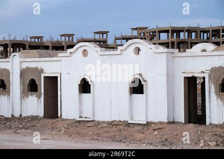 Hôtel inachevé en Egypte à Charm El Sheikh, un jour d'été Banque D'Images