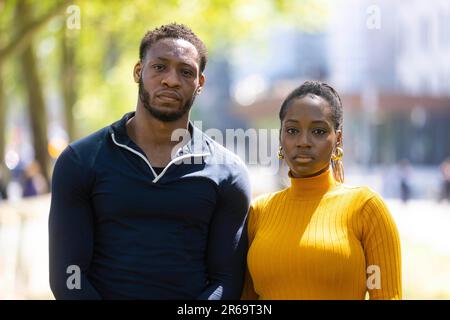Kabir Kareem et Khafi Kareem, frère et sœur d'Alexander Kareem à New Scotland Yard, Londres, pour un appel renouvelé de la police métropolitaine à l'occasion du troisième anniversaire de la mort d'Alexandre. Alexander Kareem, 20 ans, a été abattu sur Askew Road, Shepherd's Bush, à l'ouest de Londres, alors qu'il se frayait dans la maison d'un ami en juin 2020 dans ce que la police croyait être un cas d'identité erronée. Date de la photo: Mercredi 7 juin 2023. Banque D'Images