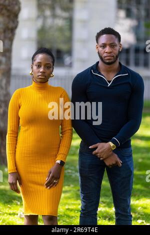Khafi Kareem et Kabir Kareem, la sœur et frère d'Alexander Kareem à New Scotland Yard, Londres, pour un appel renouvelé de la police métropolitaine à l'occasion du troisième anniversaire de la mort d'Alexandre. Alexander Kareem, 20 ans, a été abattu sur Askew Road, Shepherd's Bush, à l'ouest de Londres, alors qu'il se frayait dans la maison d'un ami en juin 2020 dans ce que la police croyait être un cas d'identité erronée. Date de la photo: Mercredi 7 juin 2023. Banque D'Images