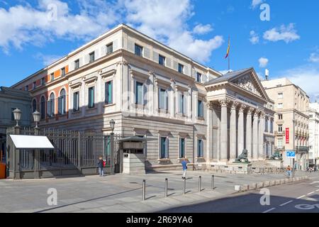 Madrid, Espagne - 06 juin 2018 : le Palacio de las Cortes est un bâtiment de la capitale espagnole où se réunit le Congrès des députés espagnols. Il est situé sur Banque D'Images