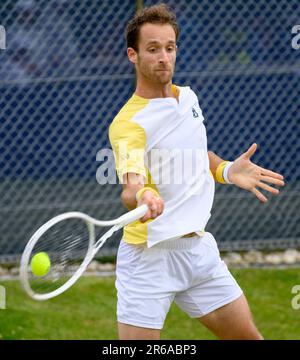 Constant Lestienne (FRA) jouant au premier tour du Trophée Surbiton, Londres, 6th juin 2023. Banque D'Images