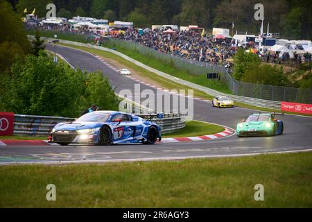 L'Audi R8 LMS de Team Audi Sport Team Scherer PHX avec Kolb, Vincent Stippler, Frank Sims, Alexander van der Zande, Renger à la course Nuerburgring Banque D'Images