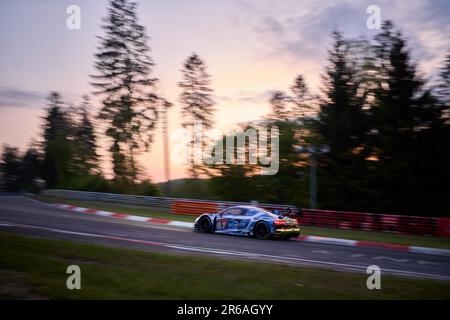 L'Audi R8 LMS de Team Audi Sport Team Scherer PHX avec Kolb, Vincent Stippler, Frank Sims, Alexander van der Zande, Renger à la course Nuerburgring Banque D'Images