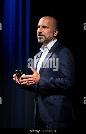 Le directeur général d'Uber, Dara Khostrowshahi, s'exprime alors qu'Uber annonce de nouvelles fonctionnalités de développement durable lors d'un événement organisé à la BAFTA à Piccadilly, Londres. Photo : jeudi 8 juin 2023. Banque D'Images