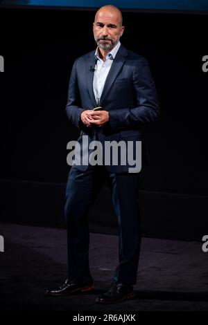 Le directeur général d'Uber, Dara Khostrowshahi, s'exprime alors qu'Uber annonce de nouvelles fonctionnalités de développement durable lors d'un événement organisé à la BAFTA à Piccadilly, Londres. Photo : jeudi 8 juin 2023. Banque D'Images