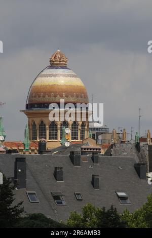 Le dôme coloré de l'église catholique de Santa Teresa y San Jose à Madrid Banque D'Images