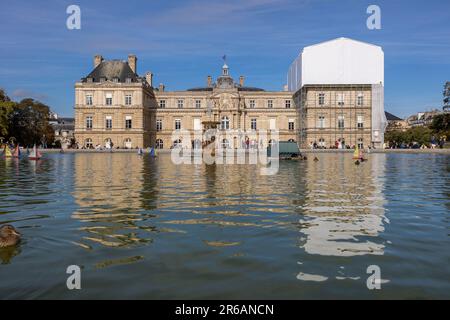 Palais du Luxembourg et grand bassin du jardin du Luxembourg à Paris, France Banque D'Images