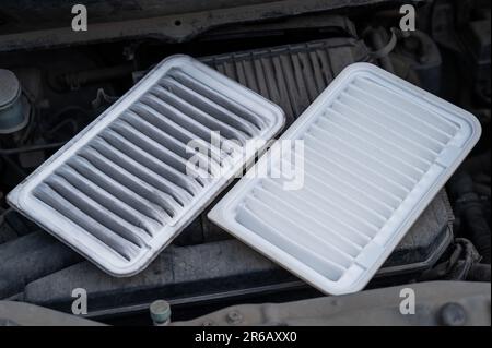 Filtres à air neufs et d'occasion pour moteur de voiture. Entretien de la voiture. Banque D'Images