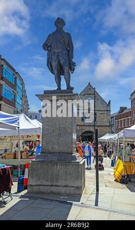 La statue de Clive of India près de l'ancienne salle du marché dans la place du marché, centre-ville, Shrewsbury, Shropshire, Angleterre, ROYAUME-UNI Banque D'Images