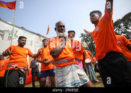 Chittagong, Bangladesh. 25th avril 2023. Abdul Jabbar, un résident de Badarpati région de Chittagong, a commencé ce Boli khela (un Wrestling Competition) à Banque D'Images