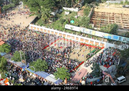 Chittagong, Bangladesh. 25th avril 2023. Abdul Jabbar, un résident de Badarpati région de Chittagong, a commencé ce Boli khela (un Wrestling Competition) à Banque D'Images