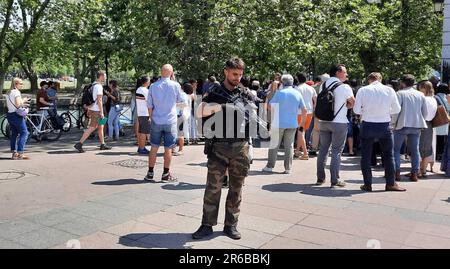 Annecy, France. 08th juin 2023. © richard vivon/radio France/Maxppp - richard vivon/radio France/Maxppp, 08/06/2023 cinq personnes, dont quatre enfants, blessees lors d'une écoute au cours d'un Annecy - attaque de couteau à Annecy : Sept blessés, dont six enfants, un homme arrêté Un homme a été arrêté ce jeudi matin à Annecy (haute-Savoie), soupçonné d'avoir attaqué sept personnes avec un couteau. Six jeunes enfants sont parmi les victimes. Credit: MAXPPP/Alay Live News Banque D'Images