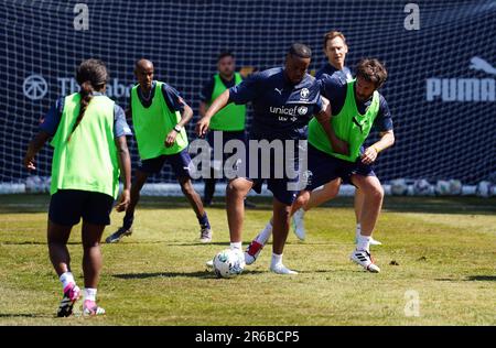 Andy Goldstein et Chunkz d'Angleterre pendant une session de formation à Champneys Tring avant le match de football de l'UNICEF 2023 dimanche. Date de la photo: Jeudi 8 juin 2023. Banque D'Images