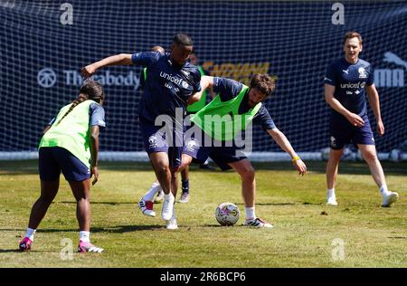 Andy Goldstein et Chunkz d'Angleterre pendant une session de formation à Champneys Tring avant le match de football de l'UNICEF 2023 dimanche. Date de la photo: Jeudi 8 juin 2023. Banque D'Images