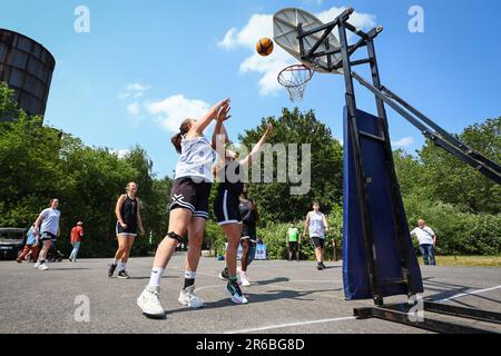 Compétition de basket-ball 3x3. Duisburg, Allemagne 08.06.2023. Jour 1 des Jeux de la Ruhr 23. Pendant quatre jours, les athlètes amateurs se disputent dans des disciplines allant du DMX au Water Polo. Credit: News NRW / Alamy Live News Banque D'Images